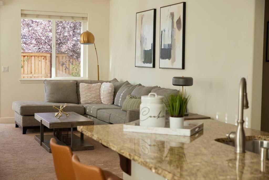 New Upscale House, Tahoe 30-Min W/ Cal King Reno Exterior photo