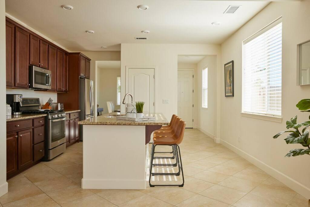 New Upscale House, Tahoe 30-Min W/ Cal King Reno Exterior photo
