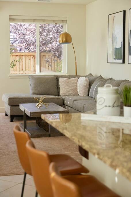 New Upscale House, Tahoe 30-Min W/ Cal King Reno Exterior photo